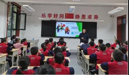 邓伟、李绍帅律师在太原市卫华小学开展法律课堂